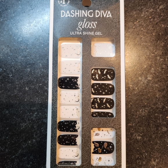 Gloss Ultra Shine Gel Nail Strips Halloween Edition - Black and White - Picture 1 of 5